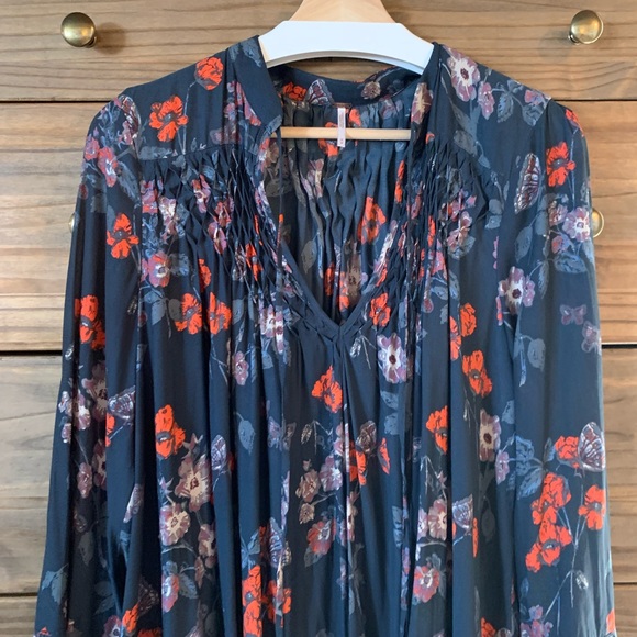 Free People Blue/Red V-Neck Swing Blouse Tunic M - Picture 2 of 11